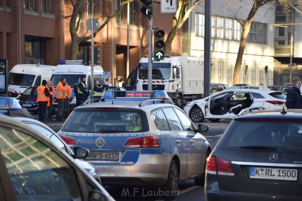 VU PKW Strab Koeln Mitte Pipinenstr Hohestr P205.JPG - Miklos Laubert